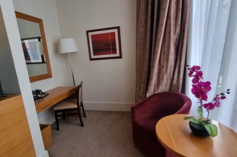 Desk room at Park City Grand Plaza Kensington London.