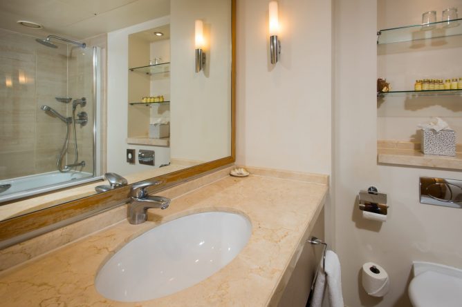 Family Room's Bathroom | Park City Grand Plaza Kensington Hotel
