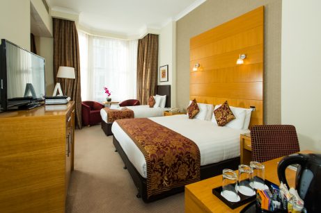 Plaza Executive Triple: A comfortable and spacious hotel room in London, perfect for executives.