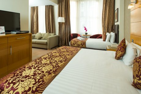 Plaza Executive Triple: Luxurious room with three beds in central London hotel. Ideal for a comfortable stay.