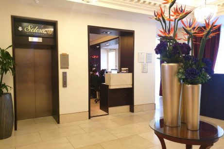 Reception & Lounge: A stylish and inviting space in Kensington hotels.