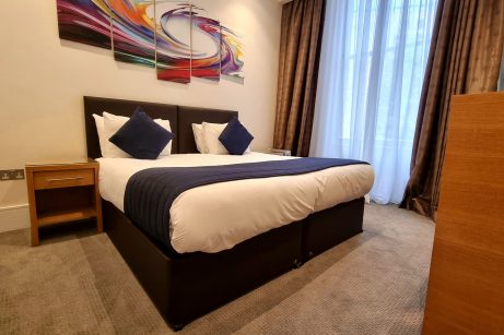 Grand Deluxe Double room with elegant decor and modern amenities. Close to Buckingham Palace.