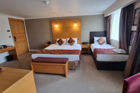 Plaza Executive Triple: A spacious room with three beds, ideal for families or groups. Close to Hyde Park.