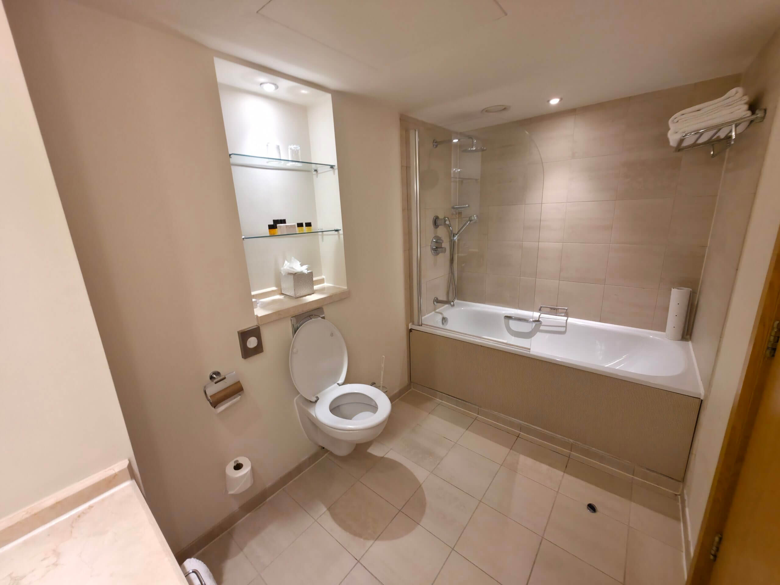 Plaza Executive Double bathroom (1)