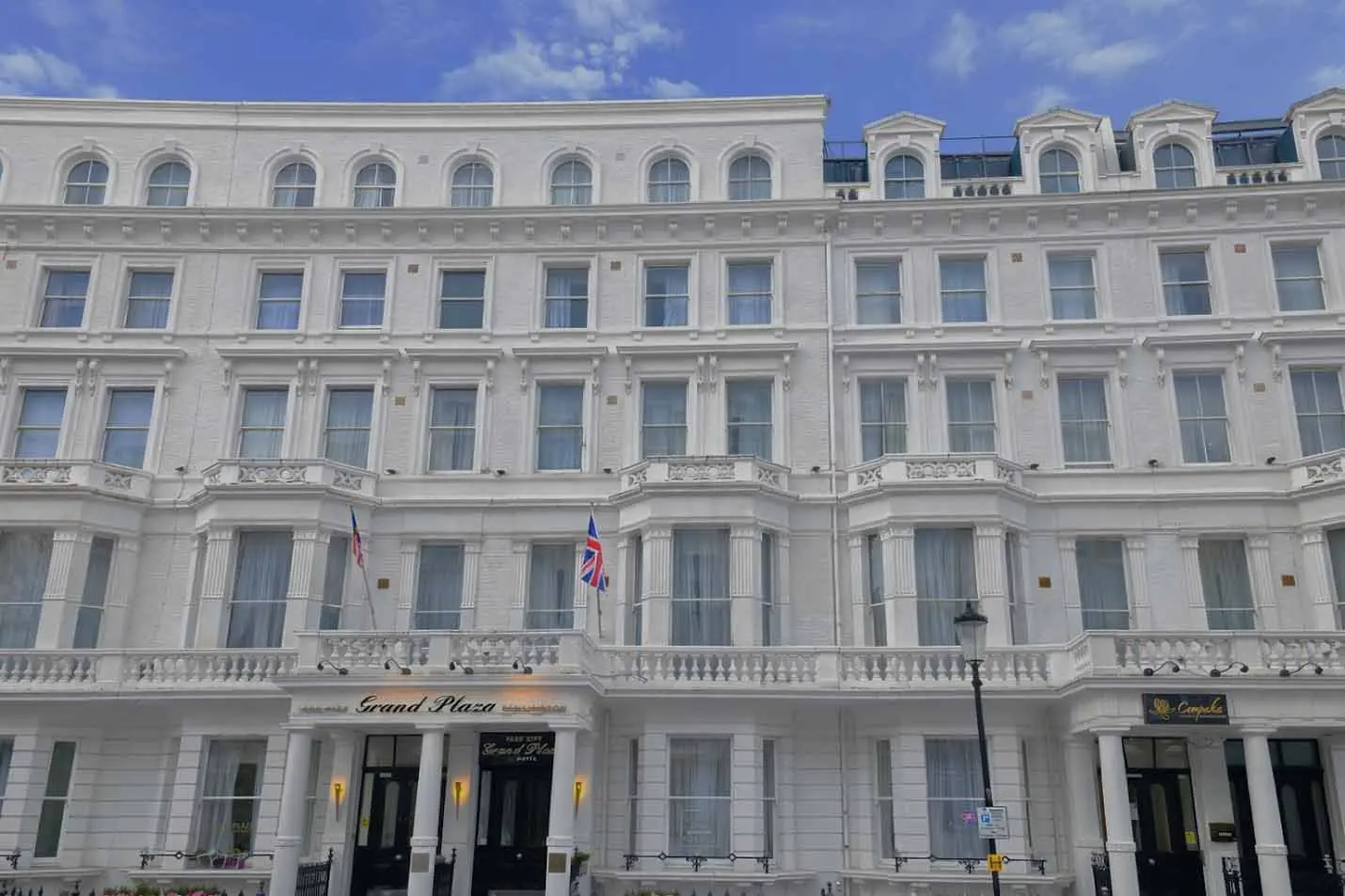 Exterior of Park City Grand Plaza Kensington