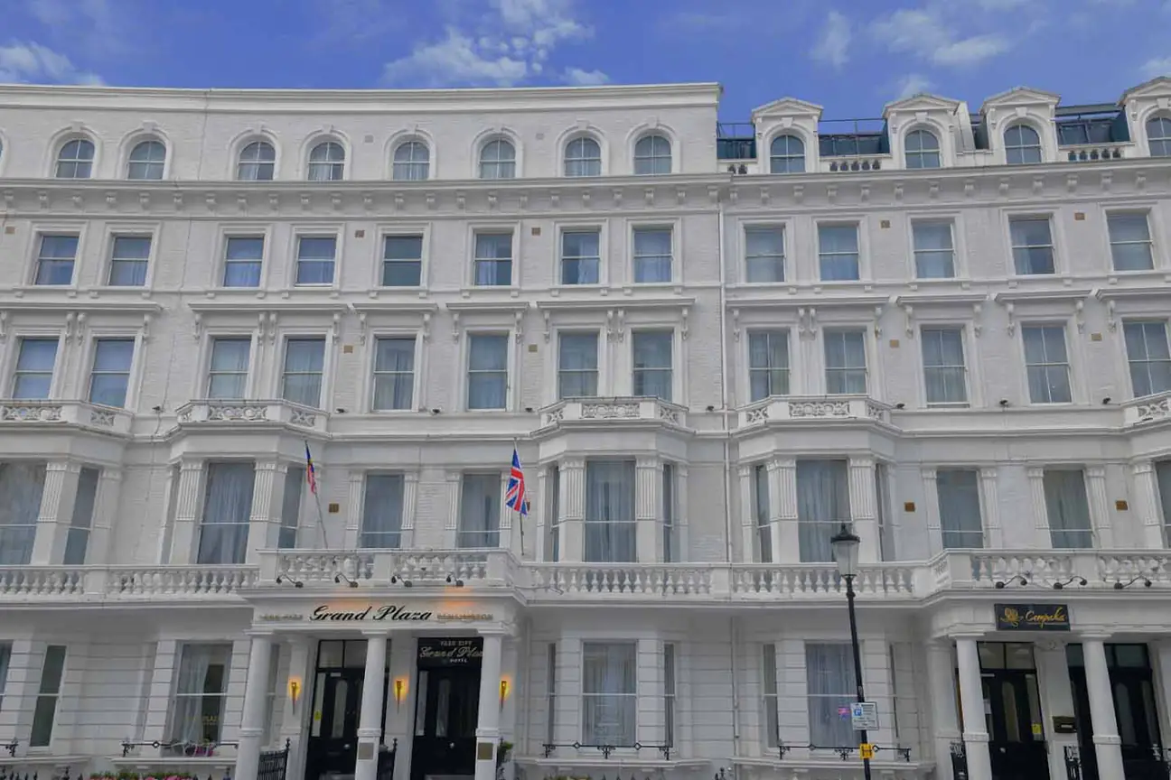 Exterior of Park City Grand Plaza Kensington